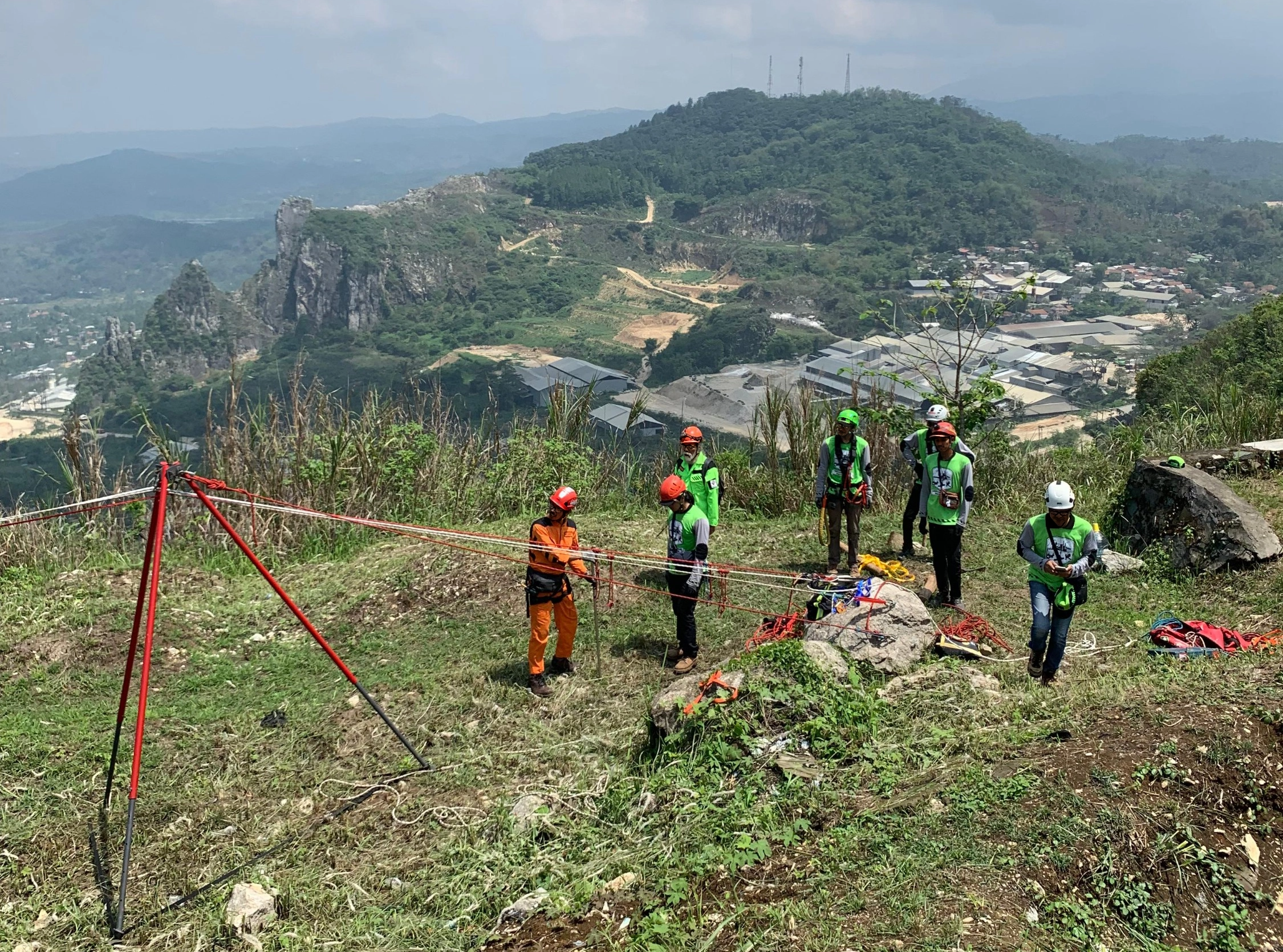 Mengapa Safety Harness Penting di Lingkungan Kerja dengan Risiko Tinggi Terjatuh?